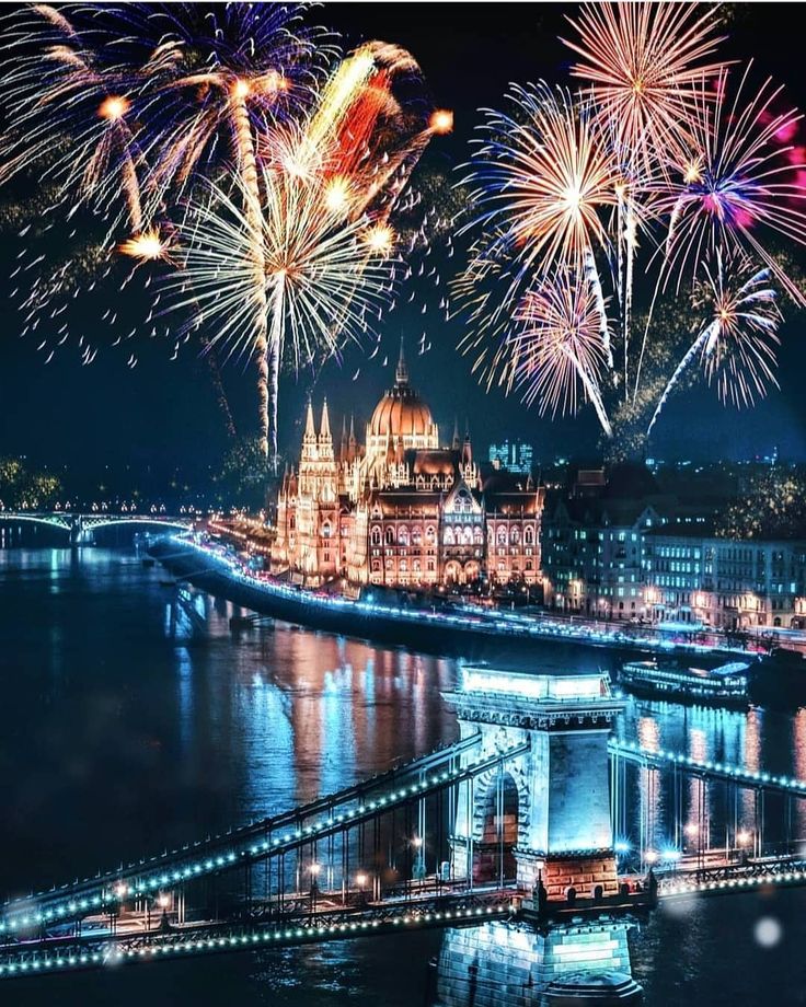 Illuminations de fin d’année dans une rue de Prague