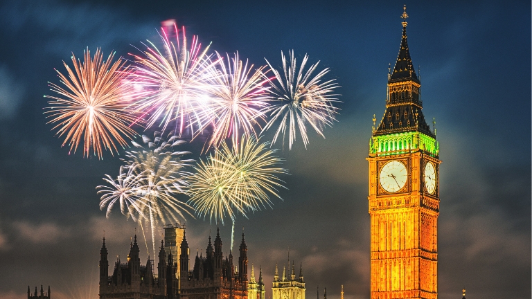 Big Ben et feux d’artifice au-dessus de Londres